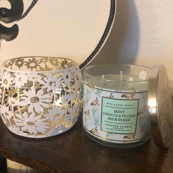 Bath & Body Works Other - BBW Mint Chip Shake Candle + Daisy Candle Holder